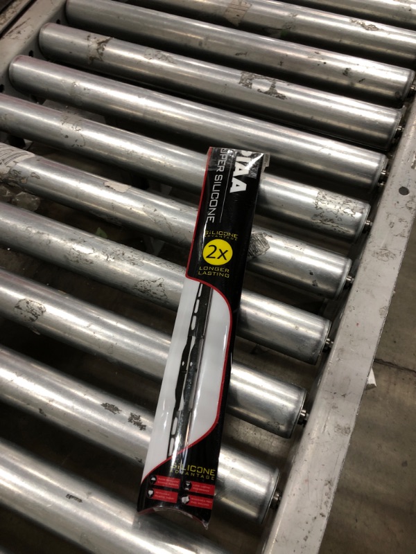 Photo 1 of Piaa 95030 Super Silicone Wiper Blade - 12"" 300mm (Pack of 1)", black 12 Inches