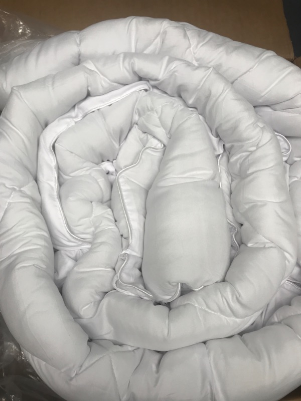 Photo 1 of  ULTRA COZY WHITE COMFORTER (SIZE UNKNOWN)
