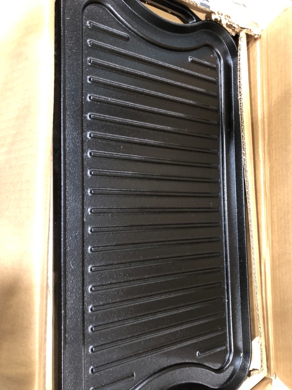 Photo 2 of Amazon Basics Pre-Seasoned Cast Iron Reversible Grill/Griddle