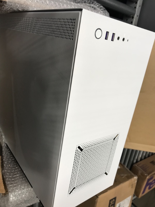 Photo 3 of NZXT - H510 Compact ATX Mid-Tower Case with Tempered Glass - Matte White