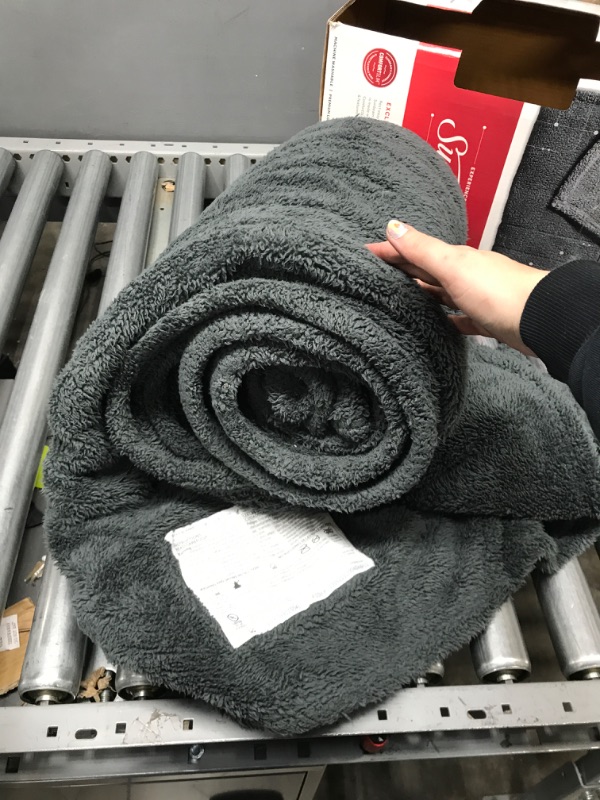 Photo 2 of ***TESTED POWERS ON*** Sunbeam LoftTec Wi-Fi Connected Heated Blanket, Electric Blanket, 10 Heat Settings, Twin Size Twin Slate Gray Solid