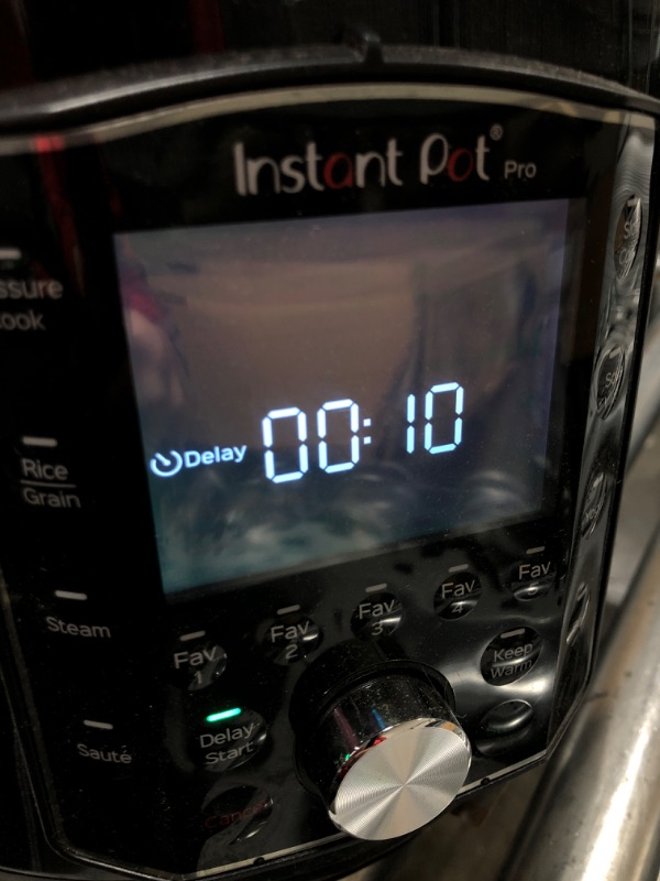 Photo 2 of **TESTED/ TURNS ON*** Instant Pot 8-Qt. Pro Pressure Cooker