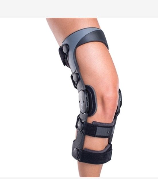 Photo 1 of DonJoy Legend SE-4 Knee Support Brace: ACL (Anterior Cruciate Ligament), Right Leg, Medium Right Leg - ACL Medium (Pack of 1)