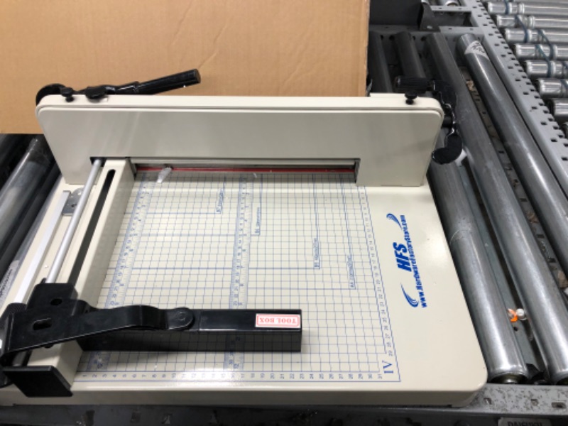 Photo 3 of HFS (R) Heavy Duty Guillotine Paper Cutter -12'' (12'' Paper Cutter)