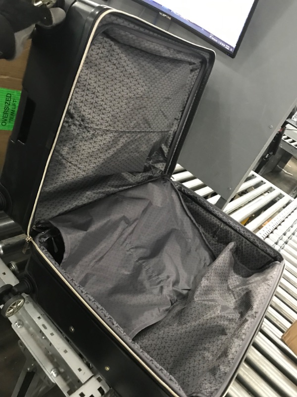 Photo 4 of **handle is broken, small suitcase missing**
Kenneth Cole Reaction Women's Madison Square Hardside Chevron Expandable Luggage, Black, 2-Piece Set (20" & 28") 2-Piece Set (20" & 28") Black