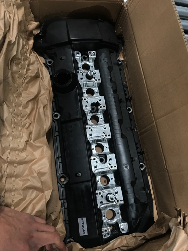 Photo 1 of Engine Valve Cover Kit with Gasket & Spark Plug Seals & Bolts & Mount & Washers Compatible with 1998-08/2002 BMW Z3 323i 325i 328i 330i 525i 528i 530i X5 M52/M54 2.5L 2.8L 3.0L Part # 11121432928 plastic version