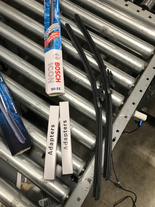 Photo 2 of Bosch ICON Wiper Blades 22OE22OE (Set of 2) Fit Cadillac: 08-07 Escalade, Mercedes-Benz: 2013 C250, Porsche: 12 911, Volkswagen: 18-12 Beetle +More, Up to 40% Longer Life, Frustration Free Packaging 22OE and 22OE Frustration Free Combo Wiper Blades