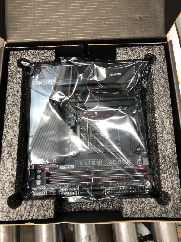 Photo 2 of GIGABYTE X570SI AORUS PRO AX(AMD Ryzen 3000/ X570S/ PCIe 4.0 SATA/ 6Gb/s/USB 3.1/ Mini-ITX/Gaming Motherboard) X570SI AORUS PRO AX Bundle X570S