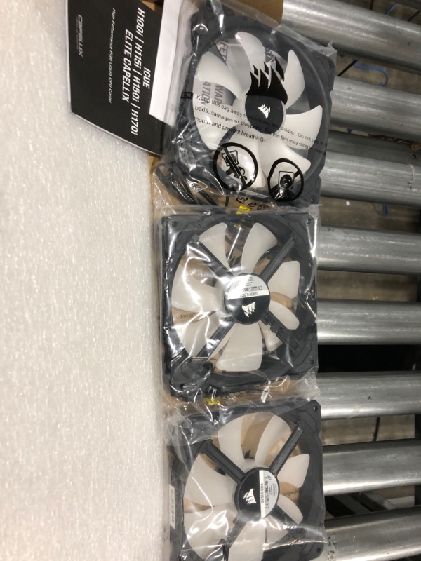 Photo 3 of CORSAIR iCUE H170i ELITE CAPELLIX Liquid CPU Cooler - 33 Dynamic RGB LEDs - 140mm Fans - 420mm Radiator - COMMANDER CORE Smart Lighting Controller - CORSAIR iCUE Software Compatible - Zero RPM Fan RGB Pump + Fans 420mm Elite Capellix Cooler