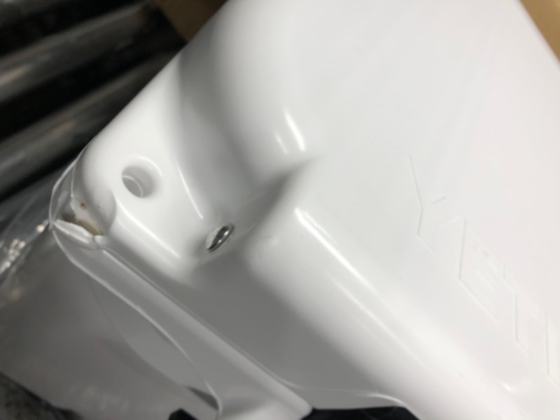 Photo 3 of **MINOR CRACK ON FRONT LEFT CORNER**
YETI Tundra 35 Cooler White