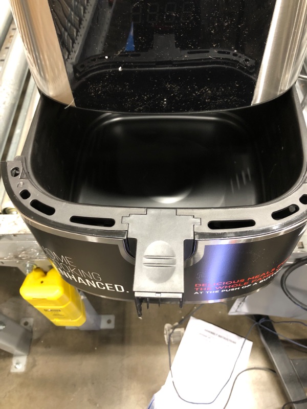 Photo 6 of ***HANDLE BROKEN ON AIR FRYER PAN SEE PHOTOS***
Chefman TurboFry Touch 8 Quart Air Fryer w/ XL Viewing Window & Advanced Digital Display, Fry with Less Oil for Healthy Food, Adjustable Temperature Control, Cooking Presets & Dishwasher-Safe Basket