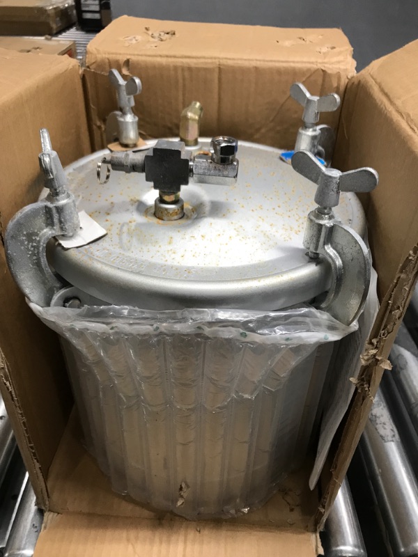 Photo 2 of *Rust Spots-See Photos* VEVOR Paint Tank 10L Pressure Pot Paint Sprayer 2.5 Gallon Pressure Spray Gun Regulator (10L 1.5mm)