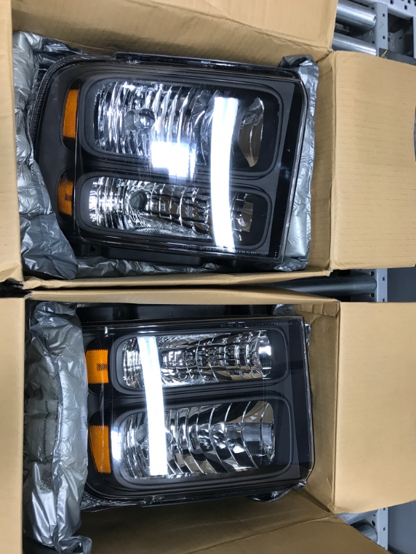 Photo 3 of AUTOSAVER88 Headlight Assembly Compatible with 2005 2006 2007 Ford F250 F350 F450 F550 Super Duty/05 Ford Excursion Headlight Assembly OE Projector Headlamp Black Housing Clear Lens OE - Black/Amber/Clear