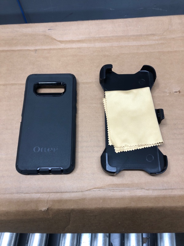 Photo 2 of *NOT EXACT MODEL*
OtterBox DEFENDER SERIES SCREENLESS EDITION Case for Galaxy S10+ - BLACK
