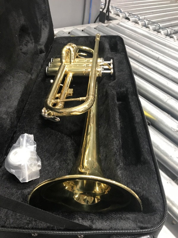 Photo 4 of ***MINOR DAMAGE**  JUUXAAN Brass Standard Bb Trumpet Instrument with Hard Case,Gloves, 7C Mouthpiece for Student Beginner (golden)