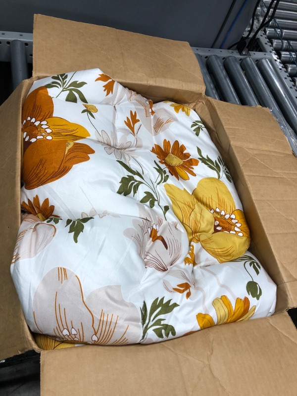 Photo 3 of ***PREVIOUSLY USED***   Yellow Comforter Sheet Set Floral Bed in a Bag 7 Pieces King Size Orange Flowers Microfiber Winter Bedding Set (1 Comforter 2 Pillow Shams 1 Flat Sheet 1 Fitted Sheet 2 Pillowcases) Yellow King-7 Pieces