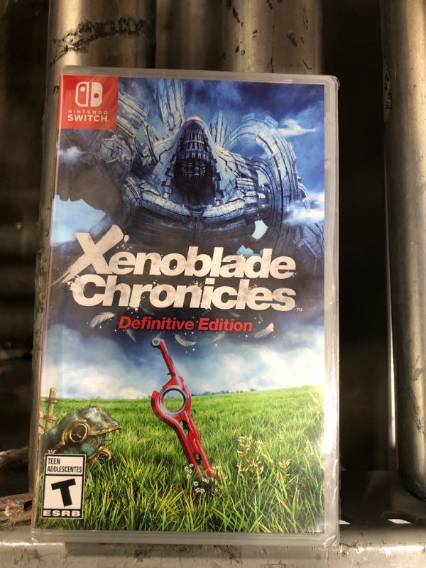 Photo 2 of Xenoblade Chronicles: Definitive Edition - Nintendo Switch