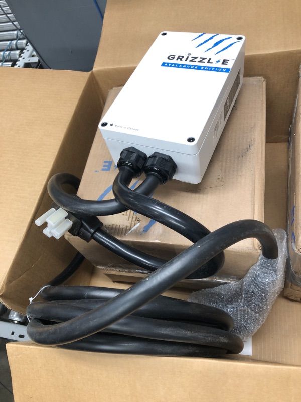 Photo 2 of (USED)Grizzl-E Level 2 EV Charger, 16/24/32/40 Amp, NEMA 14-50 Plug/06-50 Plug, 24 feet Premium Cable, Indoor/Outdoor Car Charging Station, Classic/Avalanche/Extreme (Avalanche 14-24-PB)…
