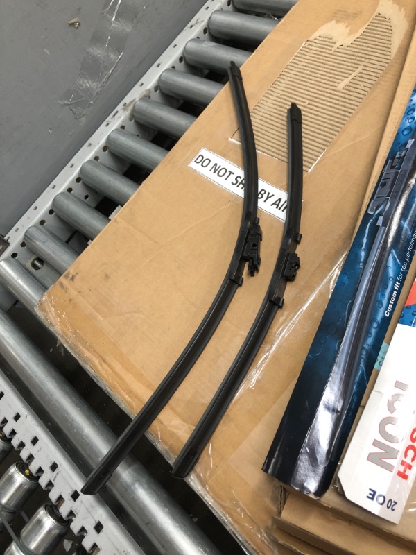 Photo 4 of Bosch ICON Wiper Blades 26OE20OE (Set of 2) Fits Audi: 18-11 A8 Quattro, BMW: 19-11 X3, Ford: 19-10 Taurus, Toyota: 12-05 Avalon +More, Up to 40% Longer Life, Frustration Free Packaging 26OE and 20OE Frustration Free Combo