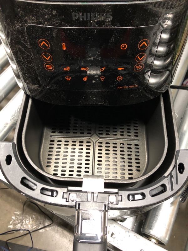 Photo 1 of *** UNABLE TO TEST *** Philips Essential Digital Airfryer-Compact with Rapid Air Technology (1.8lb/4.1L capacity)- HD9252/91 Compact Digital Airfryer