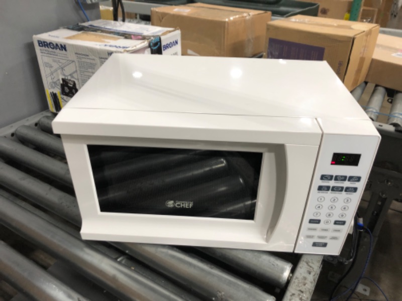 Photo 2 of Commercial Chef CHM770 Counter Top Microwave, 0.7 Cubic Feet
