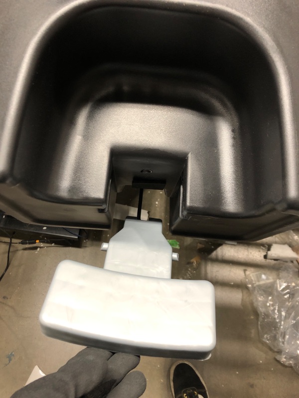 Photo 3 of *Foot Pedal Wont Stay On-See Photos* Glad Plastic Step Trash Can with Clorox Odor Protection of The Lid 13 Gallon 50 Liter