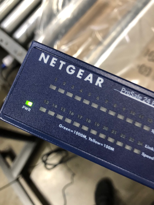 Photo 1 of NETGEAR ProSafe JGS524 24-port 10/100/1000Base-T Rackmountable gigabit Switch (Retail ) JGS524NA