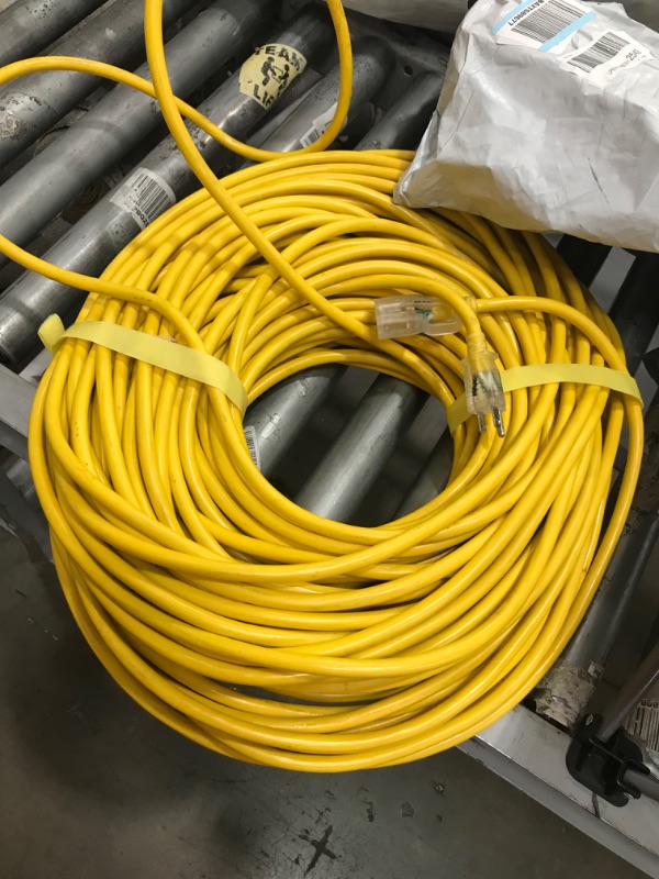 Photo 3 of 100 ft. 12/3-Gauge SJTW Premium Outdoor Heavy-Duty Extension Cord with Power Light Plug
by
Yellow Jacket