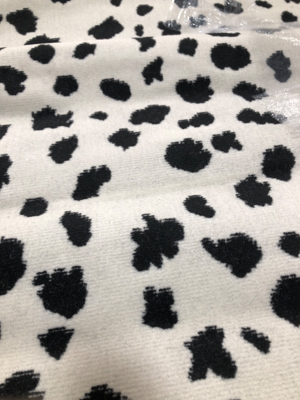 Photo 1 of 5-7" x 9' ECRK15A Black Spotted Beige Rug