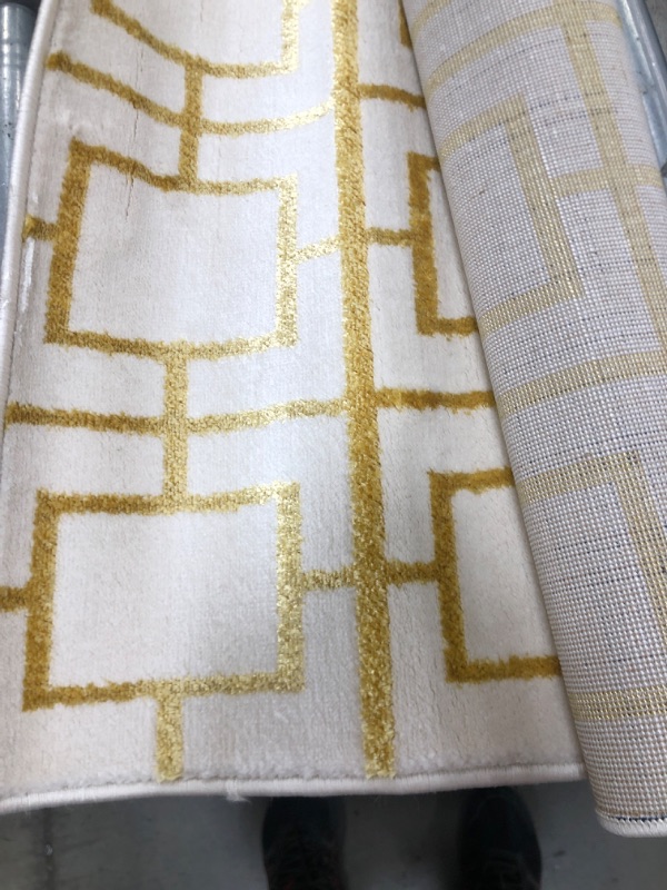 Photo 2 of 
Unique Loom Glam Collection Geometric, Squares, Metallics, Modern, Chic Area Rug, 2 ft x 3 ft, White/Gold