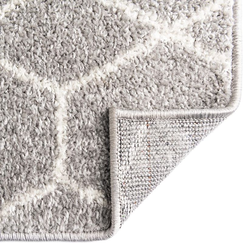 Photo 2 of 
Unique Loom Trellis Frieze Collection Area Rug - Geometric (2' x 3' 1", Light Gray/ Ivory)
Size:2 ft x 3 ft
Item Shape:Rectangular
Color:Light Gray/ Ivory