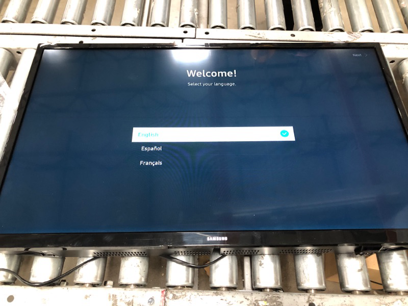 Photo 2 of SAMSUNG 32-inch Class LED Smart FHD TV 1080P (UN32N5300AFXZA, 2018 Model)