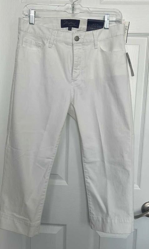 Photo 1 of NEW NYDJ WHITE JEANS SIZE 6 $45