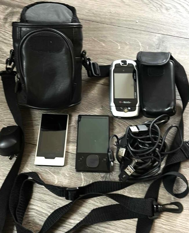 Photo 1 of ELECTRONICS ASSORTMENT
