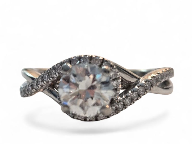 Photo 1 of 14K WHITE GOLD .80cwt CENTER DIAMOND w 0.50 cwt SIDE DIAMOND RING SIZE 6 3/4 4.8G #18B