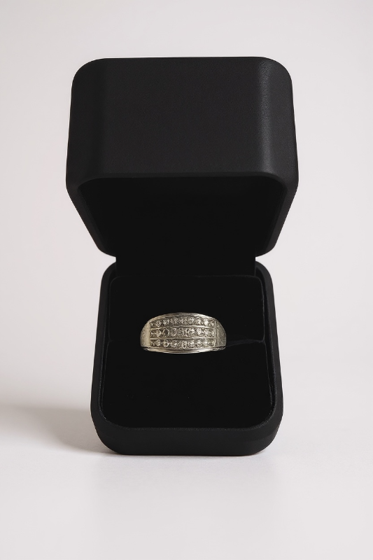 Photo 1 of 10K WHITE GOLD 0.50ctw 5.2G RING SIZE 11 1/2  #43