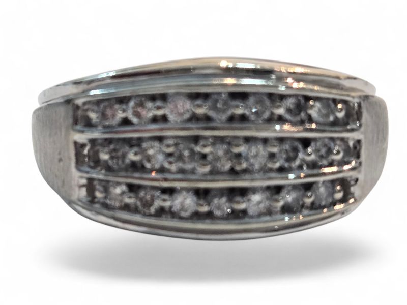 Photo 1 of 10K WHITE GOLD 0.50ctw 5.2G RING SIZE 11 1/2  #43