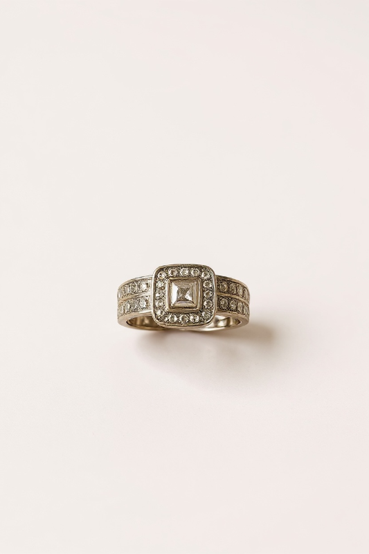 Photo 1 of 10K WHITE GOLD 0.50ctw DIAMOND 2.9G RING SIZE 4 3/4  #51