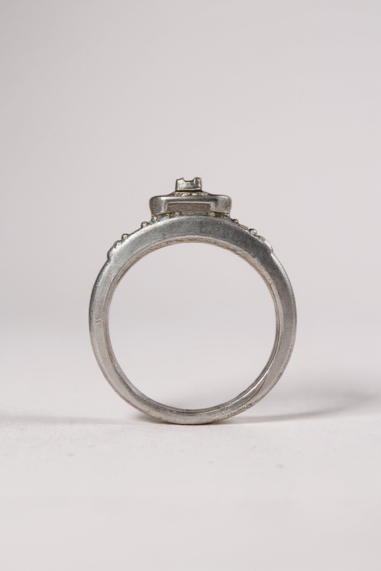 Photo 1 of 10K WHITE GOLD 0.50ctw DIAMOND 2.9G RING SIZE 4 3/4  #51
