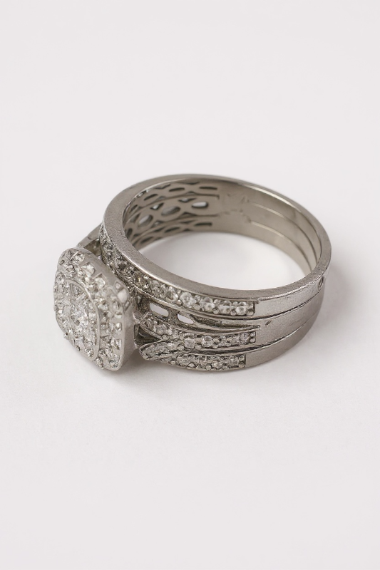 Photo 1 of 10K WHITE GOLD 2ctw DIAMOND RING 7.5G SIZE 7 1/2 #50