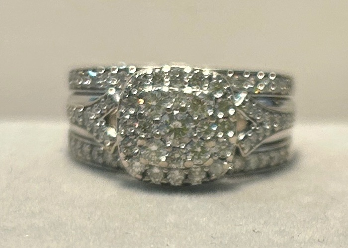 Photo 1 of 10K WHITE GOLD 2ctw DIAMOND RING 7.5G SIZE 7 1/2 #50