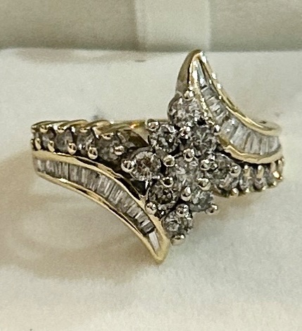 Photo 1 of 10K YELLOW GOLD 2cwt DIAMOND RING 6G SIZE 8