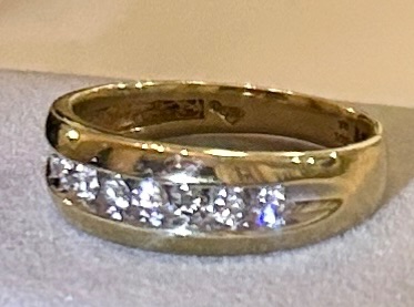 Photo 1 of 10K YELLOW GOLD BAND w 1cwt DIAMONDS 4G SIZE 10 1/2 #42