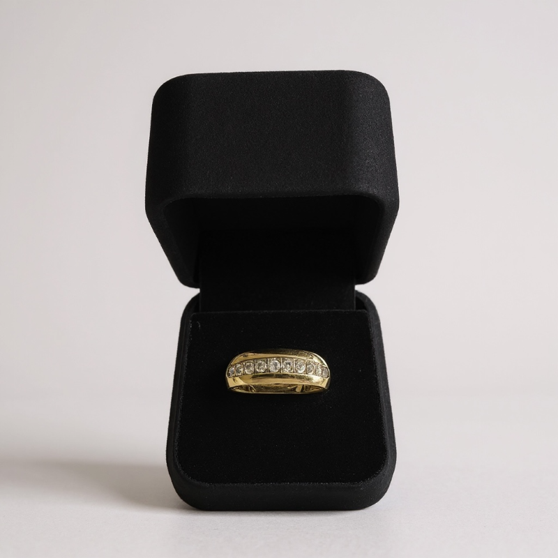 Photo 1 of 10K YELLOW GOLD BAND w 1cwt DIAMONDS 4G SIZE 10 1/2 #42