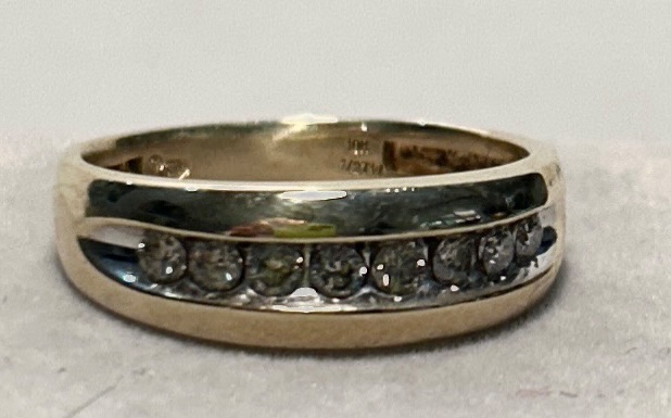 Photo 1 of 10K YELLOW GOLD BAND w 1cwt DIAMONDS 4G SIZE 10 1/2 #42