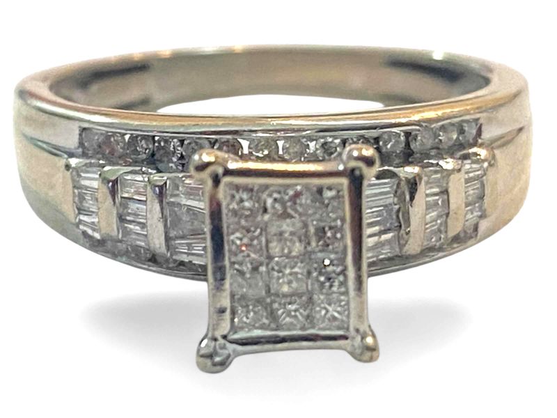 Photo 1 of 10K WHITE GOLD 1cwt DIAMONDS 3.4G RING SIZE 6 #40