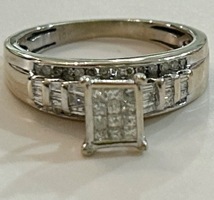 Photo 1 of 10K WHITE GOLD 1cwt DIAMONDS 3.4G RING SIZE 6 #40