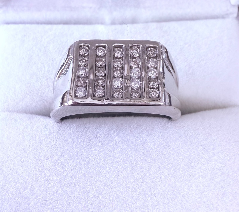 Photo 1 of 10K WHITE GOLD 0.50ctw DIAMONDS RING 7.5G SIZE 9 1/2 #45