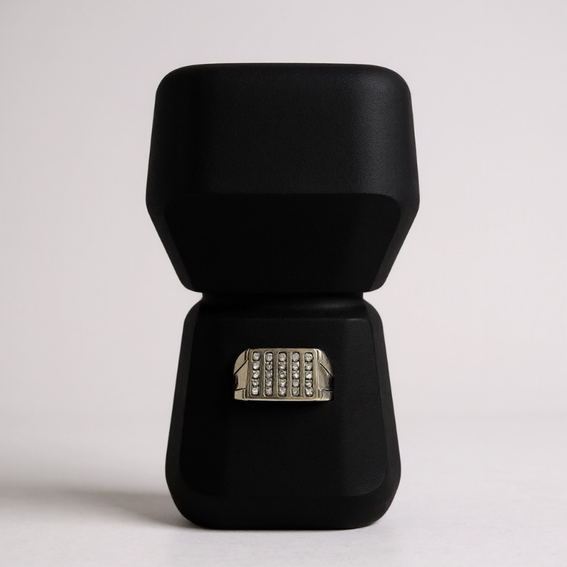 Photo 1 of 10K WHITE GOLD 0.50ctw DIAMONDS RING 7.5G SIZE 9 1/2 #45