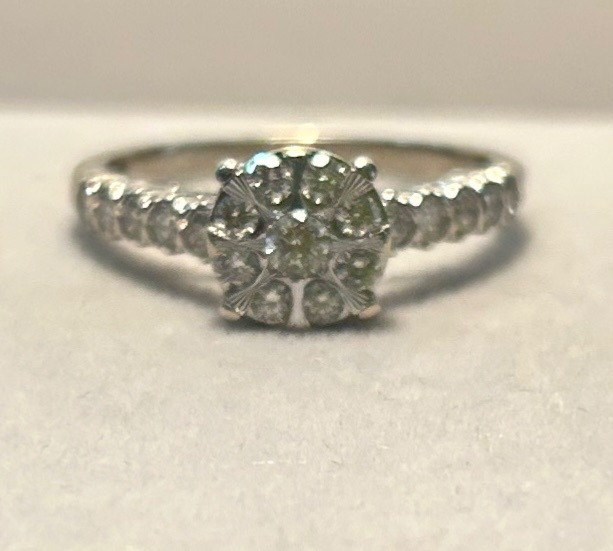 Photo 1 of 10K WHITE GOLD 1cwt DIAMONDS 3.3G RING SIZE 8 1/4 #49